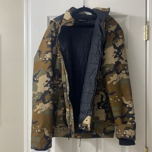 Men’s Sz Medium Camouflage Winter Jacket